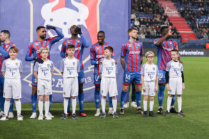 Nos U11 au "main dans la main" pendant SMC VS FC Sochaux <yoastmark class=